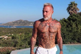 Triệu phú người Ý Gianluca Vacchi sở hữu thân hình như thanh niên 