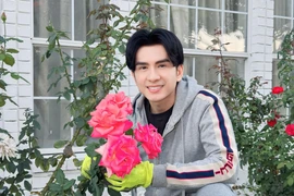 Đẹp mê biệt thự ngập hoa hồng của Đan Trường tại Mỹ