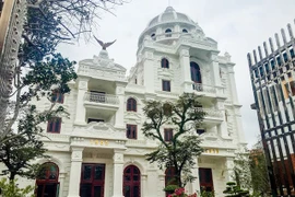 Cận cảnh biệt thự 'ai cũng ngước nhìn' của nữ đại gia Phú Thọ 