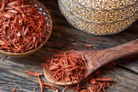 Gò đàn hương quý hiếm thế nào mà có giá gần 190 triệu đồng/lít?