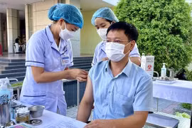 Thống nhất chuyển COVID-19 từ bệnh truyền nhiễm nhóm A sang nhóm B