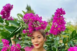 Ca sĩ Mỹ Lệ sở hữu một khu vườn tràn ngập hoa và trái cây