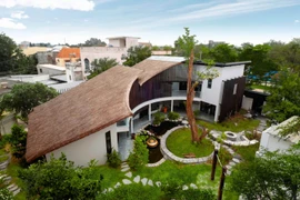 Biệt thự mái lá đẹp ngỡ ngàng ở Biên Hòa trên báo Mỹ 