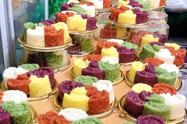 Tết Đoan ngọ, xôi ngũ sắc hút khách