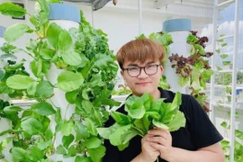 MC Đại Nghĩa bán món trang sức bằng kim cương để có thêm tiền cứu trợ bão lũ