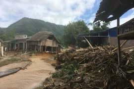 Lào Cai: Lũ cuốn bay 1 cầu sắt, sập hàng chục ngôi nhà