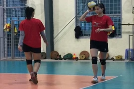 "Khủng long" bóng chuyền nữ Việt Nam: 16 tuổi, cao 1m83 