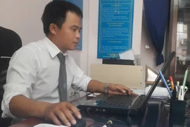 Bà cụ 72 tuổi ly hôn vì chồng mang tiền cho nữ tiếp viên