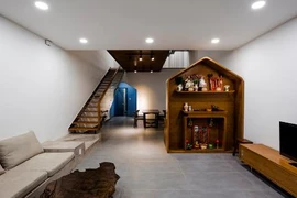 Căn nhà phố thiết kế đơn giản nhưng "nổi loạn" ở Sài Gòn