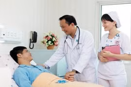 Tăng lương để bác sĩ chuyên tâm vào nghề và giữ vững y đức