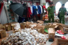 Hàng nghìn bánh trung thu không rõ nguồn gốc xuất hiện ở miền Tây