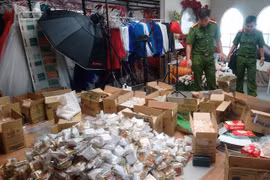 Hàng nghìn bánh trung thu không rõ nguồn gốc xuất hiện ở miền Tây