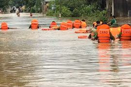 Ba người ở Nghệ An bị lũ cuốn trôi