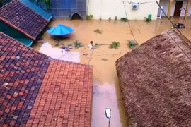 Chưa qua bão dữ, người miền Trung lại lo ngập lụt, lũ quét