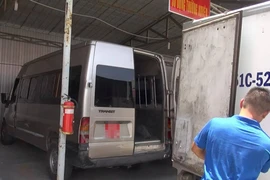 Xe biển đỏ chở hơn 2 tấn thịt trâu bốc mùi nồng nặc