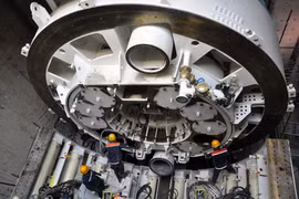 Cận cảnh robot khổng lồ đang đào Metro ở trung tâm Sài Gòn