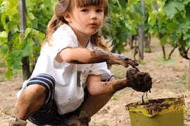 Giải mã chứng bệnh khiến trẻ chỉ thích ăn đất cát