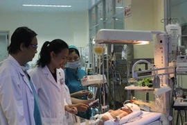 Bé trai 11 ngày tuổi bị đâm xuyên sọ ngay tại bệnh viện