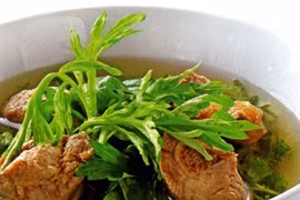 Món ăn từ ngải cứu giúp giảm khó chịu ngày đèn đỏ