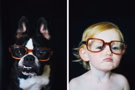 Bật cười xem bé và cún cưng có biểu cảm giống hệt nhau