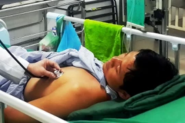 Ngộ độc nặng do nhờ thầy lang đắp thuốc chữa rắn cắn