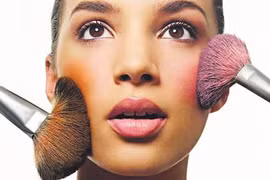 Chữa cháy nhanh 8 lỗi trang điểm mùa hè