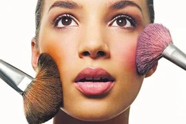 Chữa cháy nhanh 8 lỗi trang điểm mùa hè
