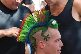 Kiểu tóc có 1-0-2, khiến người nhìn dụi mắt kinh ngạc