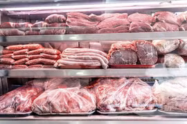 Trữ đông thịt quá thời hạn bằng ăn độc vào người