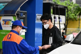 Giá xăng tăng 469 đồng, lên mức 23.513 đồng/lít 