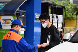 Giá xăng tăng 469 đồng, lên mức 23.513 đồng/lít 