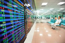 Chứng khoán ngày 26/10: POW, VIC và HCM được khuyến nghị thế nào?