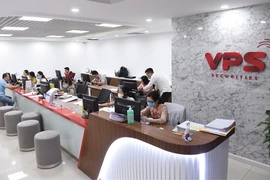 Chứng khoán VPS và nhân viên bị UBCKNN xử phạt do 'đầu tư thay cho khách hàng'