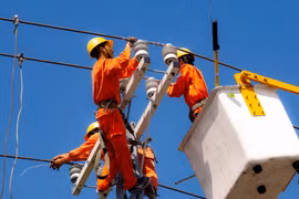 Thị trường điện sẽ bớt thắt chặt trong 2024: POW, NT2, QTP và PPC ra sao?