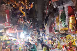 Chợ vàng mã tiêu thụ chậm siêu xe, biệt thự dịp cận Tết