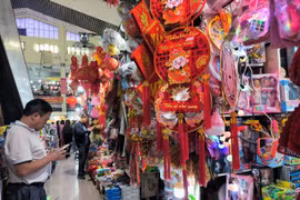 Chợ truyền thống vắng khách dù Tết đang cận kề