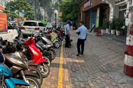 Người buôn bán ở vỉa hè sẽ hết cảnh vừa bán vừa lo bị... đuổi 