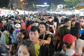 Ngạt thở cảnh “người ngắm người” ở các điểm đến nổi tiếng của Đà Lạt