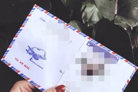 Vô tình phát hiện tập thư tình từ người yêu cũ của chồng