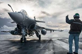 Gian truân nỗ lực chào bán tiêm kích Rafale của Pháp