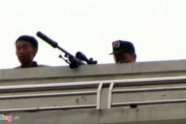 Soi súng bắn tỉa khống chế kẻ ôm vũ khí nóng ở Nghệ An