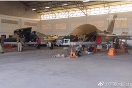 Không quân Lào thành lập hai phi đội tiêm kích từ Yak-130?