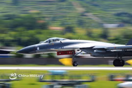 Chiến đấu cơ xương sống của Trung Quốc liệu có phải J-11?