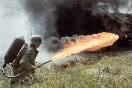 Súng phun lửa: Vũ khí tàn bạo nhất trongThế chiến thứ 2