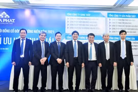 Lãnh đạo Hoà Phát đã sang nhượng xong 2 triệu cổ phiếu cho 2 người con