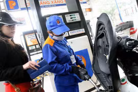 Xăng RON95 giữ nguyên giá, xăng E5 và dầu tăng nhẹ từ hôm nay 