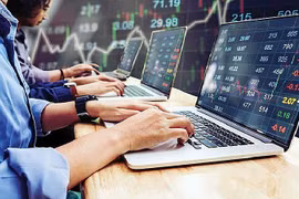 Tài khoản chứng khoán mở mới chạm đáy 21 tháng