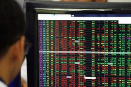 Mua "chui" cổ phiếu SRC, Tập đoàn Hoành Sơn bị phạt hơn 100 triệu đồng 