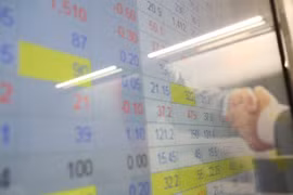 Chứng khoán, tiết kiệm hay mua vàng: Có tiền nhàn rỗi cũng... đau đầu!