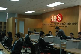 Lãnh đạo 'tháo chạy' khi Chứng khoán Hòa Bình báo lỗ